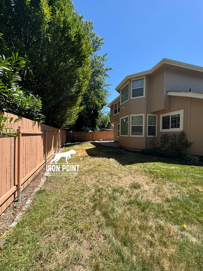 Building Photo - 4 bedroom home in East Boise, close to Bar...