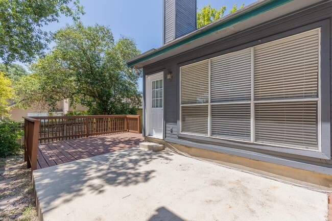 Building Photo - 5834 Spring Square