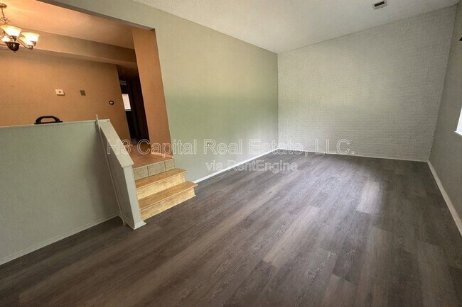 Building Photo - 103C Woodhenge Drive