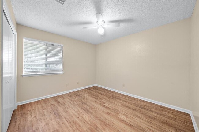 Building Photo - 100 Meteor Dr