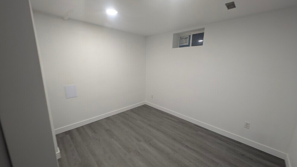 Building Photo - 1161 S Yosemite Way