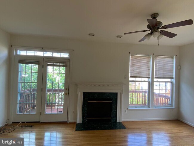 Building Photo - 2560 Belcroft Pl