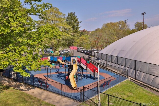 Building Photo - 68 Lake St