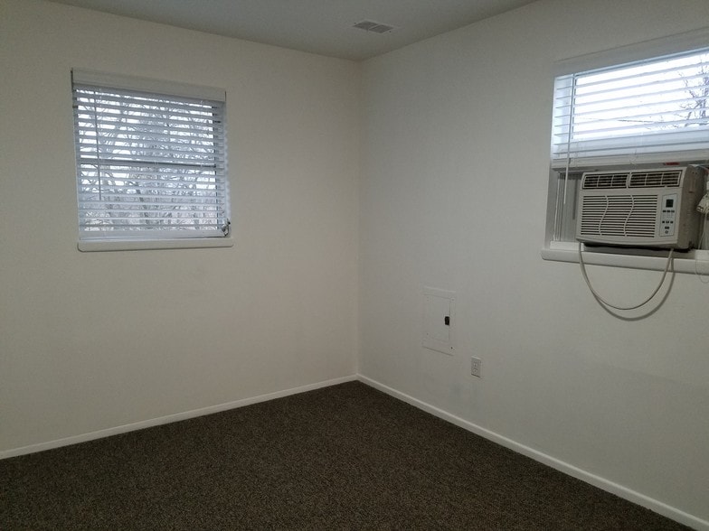 Bedroom. New carpeting, freshly painted - 100 Manning Pl