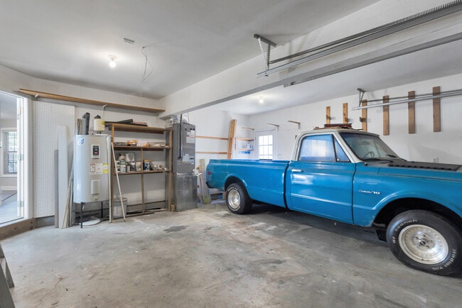 Building Photo - 109 Trinity Dr