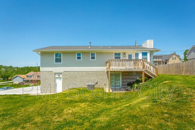 Building Photo - 8128 Fallen Maple Dr