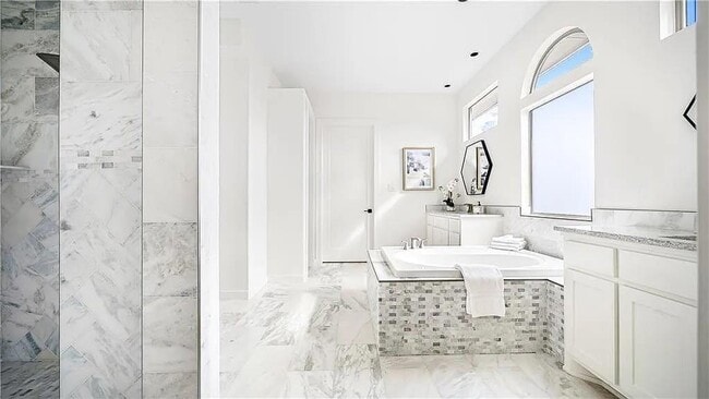 Building Photo - 15101 Barrie Dr