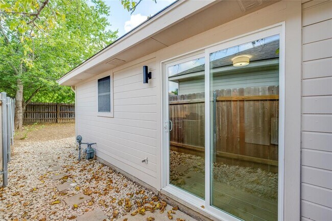 Building Photo - 8110 Willet Trail
