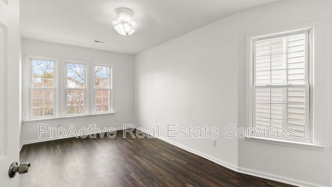 Building Photo - 417 W 30th St