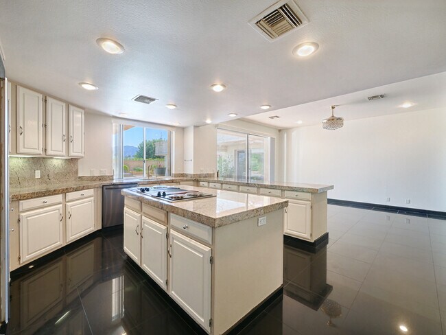 Building Photo - 48600 Shady View Dr