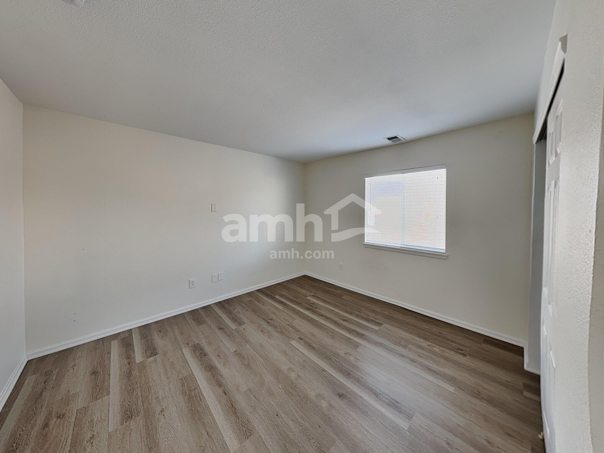 Building Photo - 5075 Pelican St