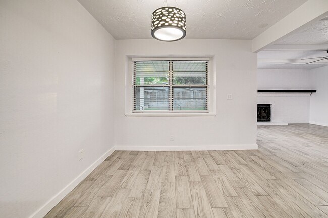 Building Photo - 3918 Cypressdale Dr