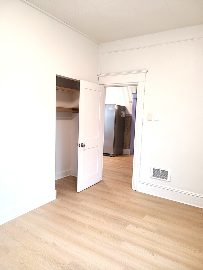 Building Photo - 5708 7th Ave S