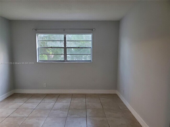 Building Photo - 1300 Moffett St