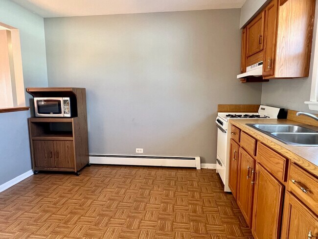 Building Photo - 637 Pasadena Ave