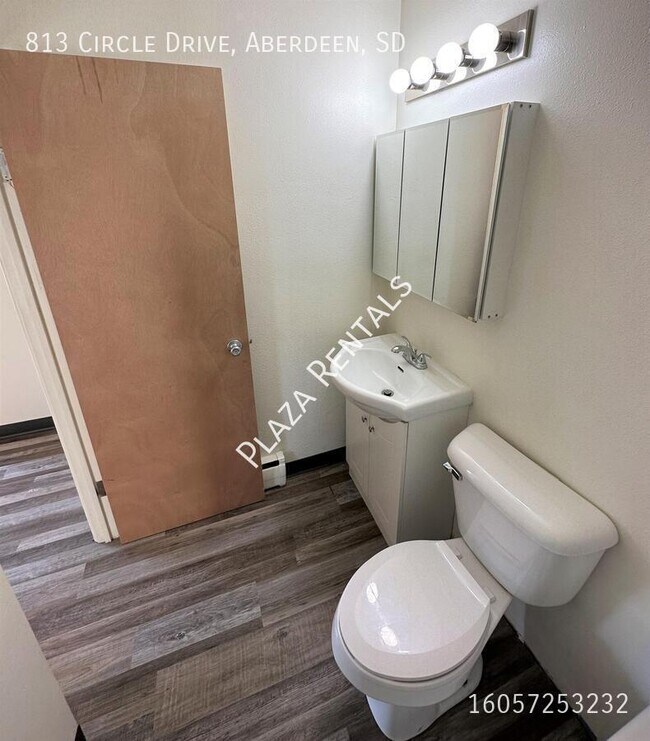 Building Photo - 2120 3rd Ave SE