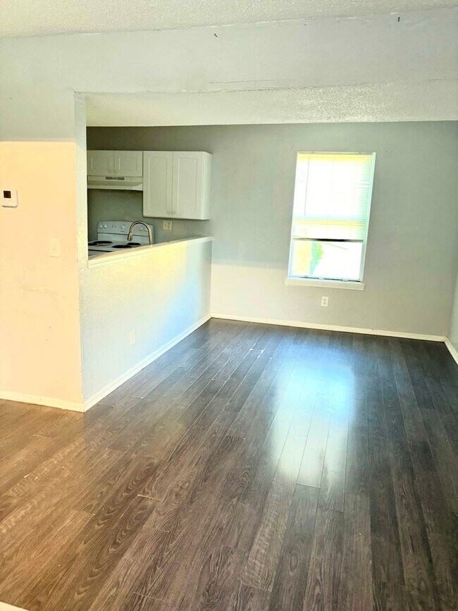 Building Photo - 1522-1522 E 50th St