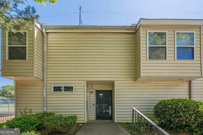 Building Photo - 2016 Oak Park Ln