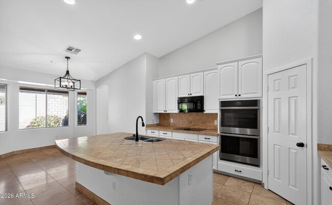Building Photo - 7742 E Los Gatos Dr