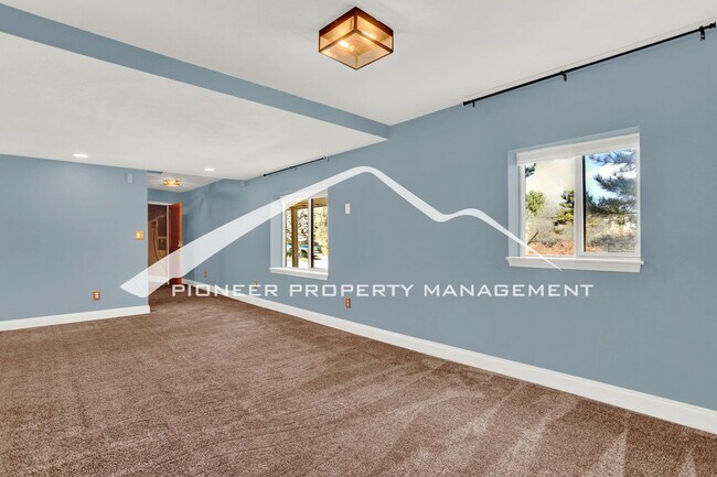 Building Photo - 5 bedroom, 3.5 bath home in North West Colorado Springs