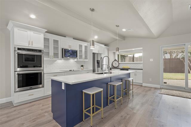 Building Photo - 6350 Glennox Ln