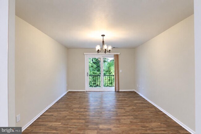 Building Photo - 1405 Silver Ct