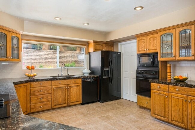 Building Photo - Stylish 3-Bed + Office Retreat with Sweepi...