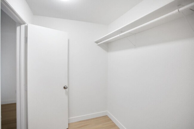 Building Photo - 3 Bedroom, 2 Full Bath Condo In Great Location