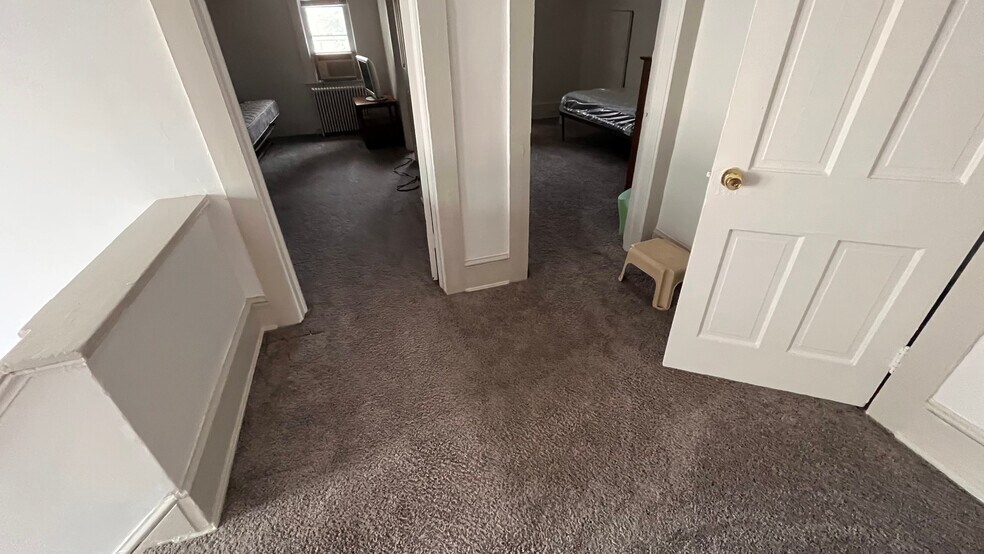 Building Photo - 5859 Hobart St