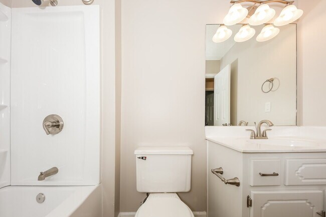 Building Photo - 1622 Cumberland Club Rd SW