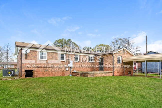 Building Photo - 602 E Hartford Ave
