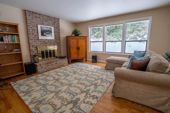 Building Photo - 3Bd/2.5Ba Sammamish House