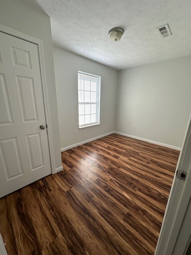 Building Photo - Charming Home in a Great Neighborhood