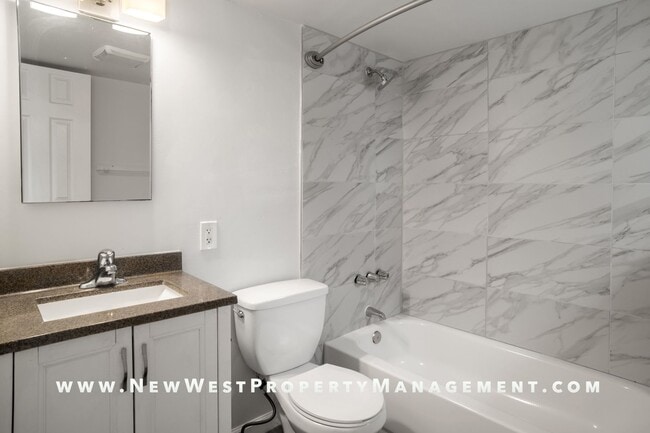 Building Photo - Upgraded Oceanside 3 Bedroom, Available Now! Small Pet OK!