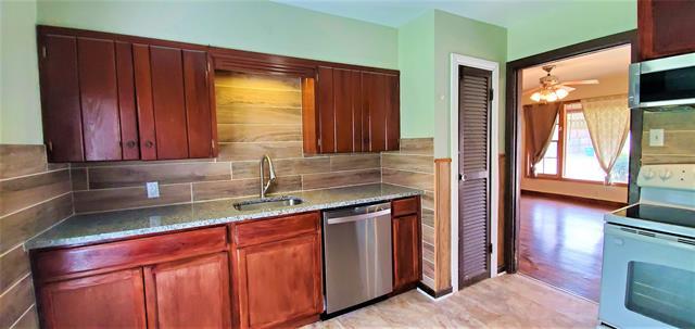 Building Photo - 1111 Ave A