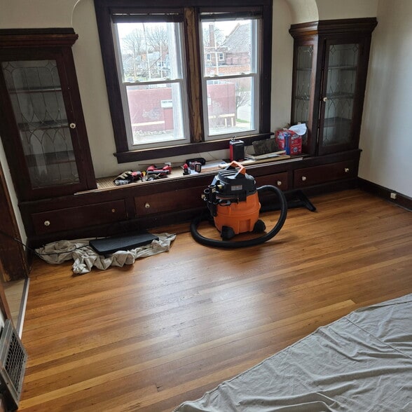 Dining room showing built ins - 2116 Natchez Ave