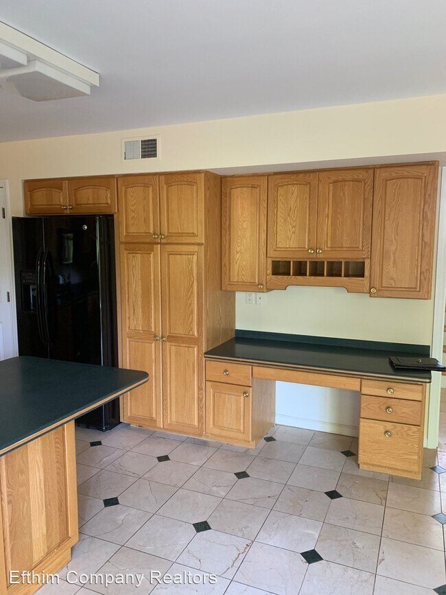 Building Photo - 3 br, 3.5 bath House - 443 S. Mason Rd.