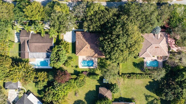 Building Photo - 13550 SW 82nd Ave