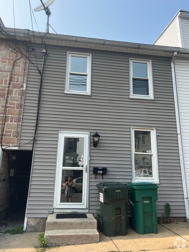 Building Photo - Beautiful Columbia 3 BR for Immediate Move in