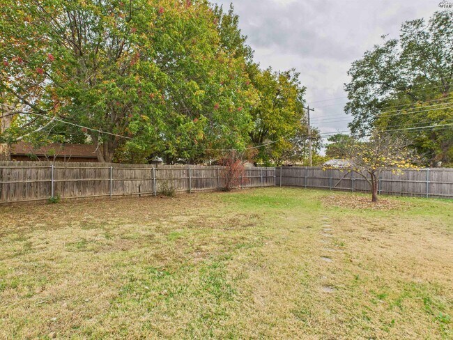 Building Photo - 4723 N Shore Dr