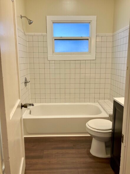 Building Photo - 2712 Dellwood Ave