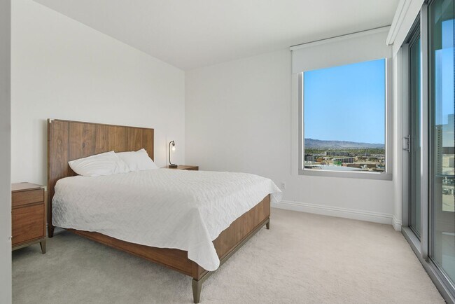 Building Photo - Turnberry Towers East 1507