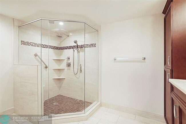 Building Photo - 7186 Promenade Dr
