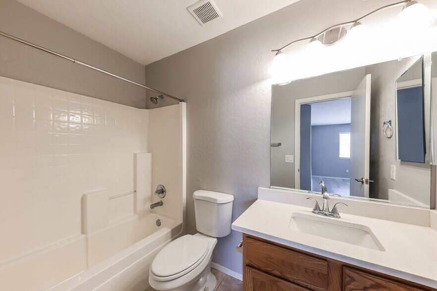 Building Photo - 13748 W Keim Dr