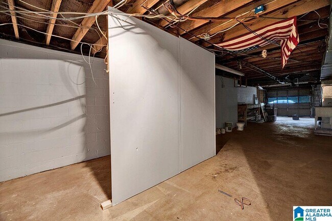 Building Photo - 3541 W Lakeside Dr