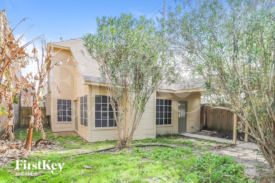 Building Photo - 6713 Queensclub Dr