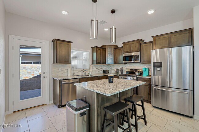 Building Photo - 143 Sarah Trl