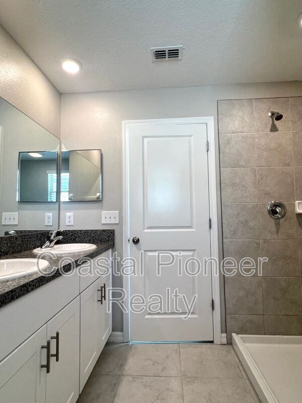 Building Photo - 7018 Samuel Ivy Dr