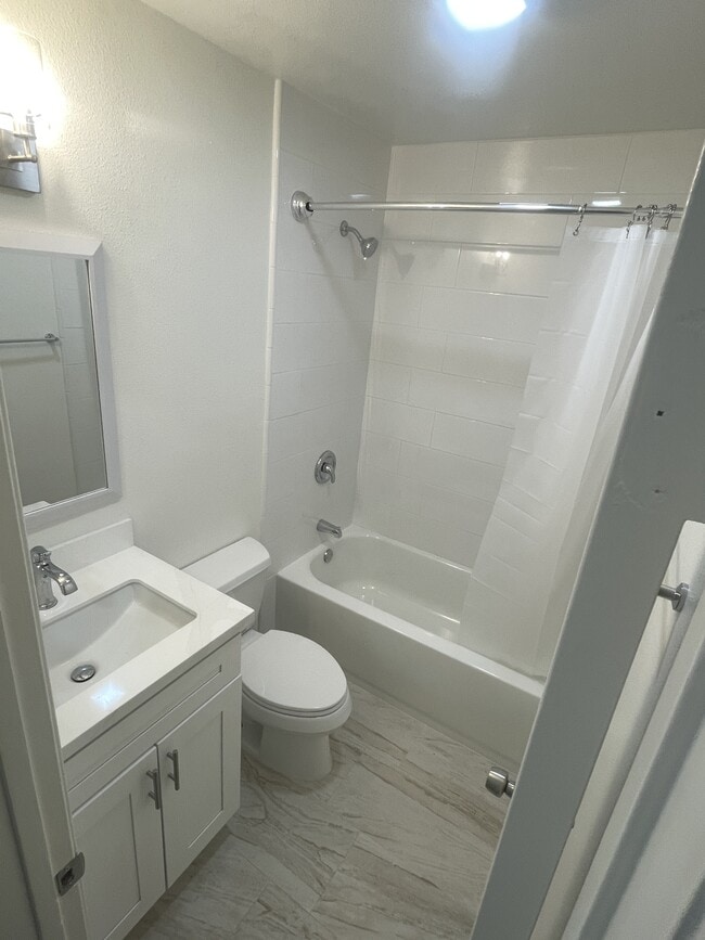 Building Photo - 2215 K Ave