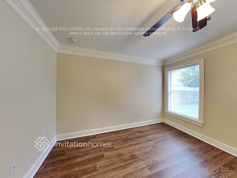 Building Photo - 1772 SW Lofgren Ave